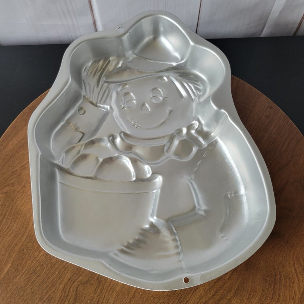 Vintage Scarecrow Harvest 1998 Wilton Cake Pan, Aluminum baking pan. Fall - Picture 2 of 3